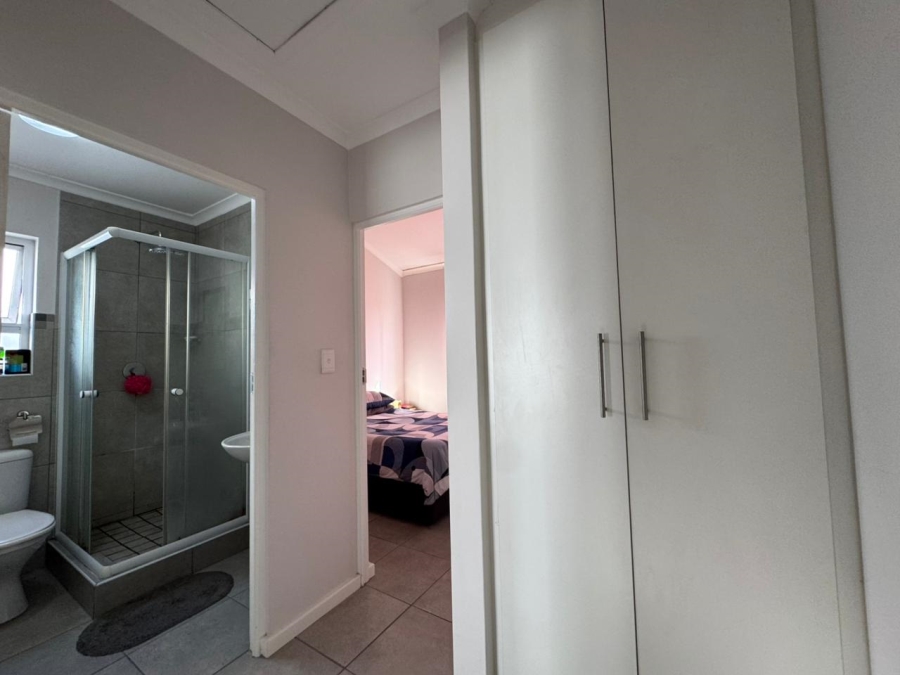 2 Bedroom Property for Sale in Stratford Green Western Cape